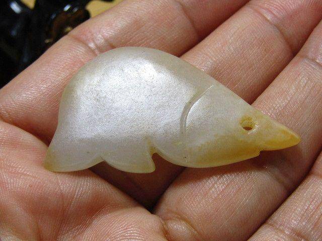 清和田白玉籽料 挂件 油润度极佳 包浆熟厚图6
