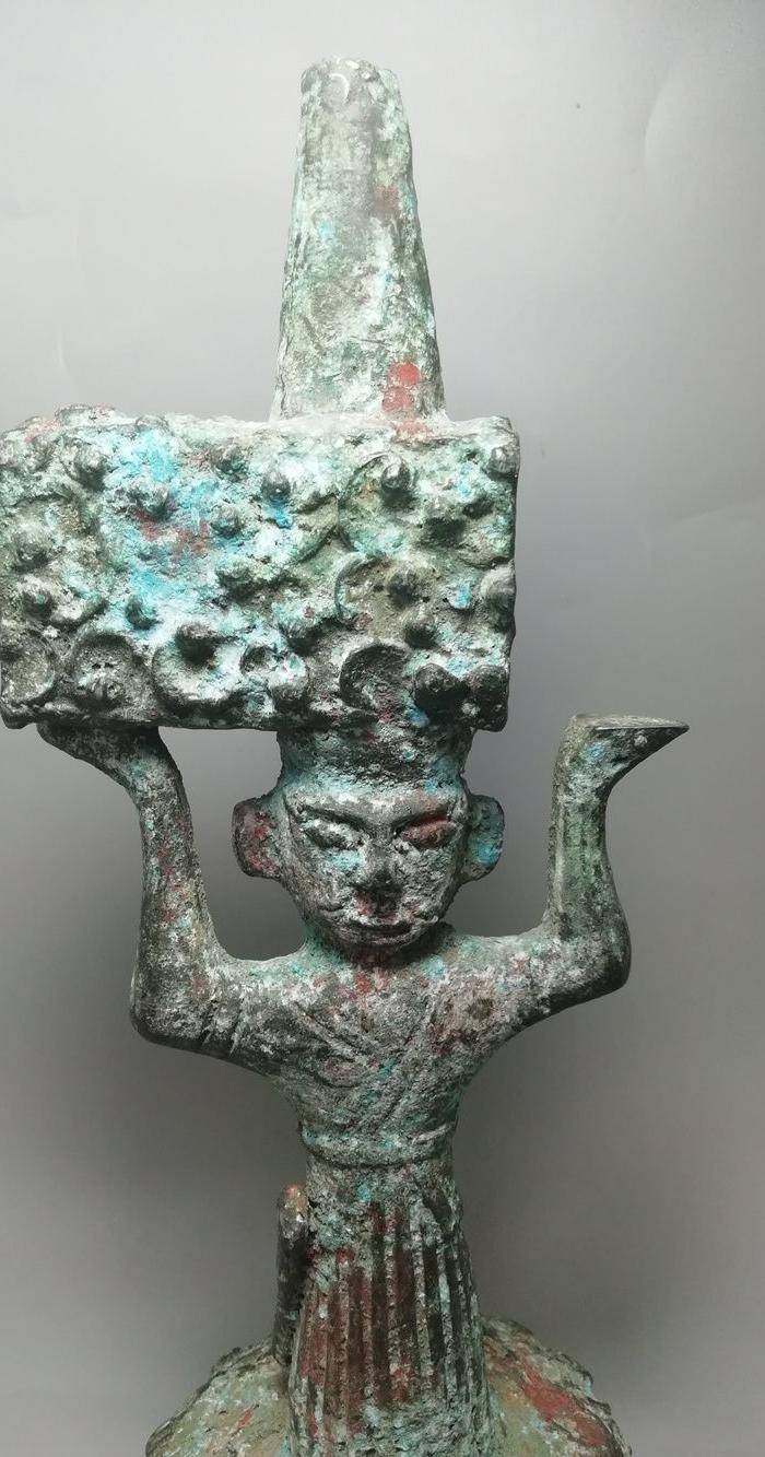 西周时期青铜灯台结构造型古朴 纹饰精美 工艺精湛图4