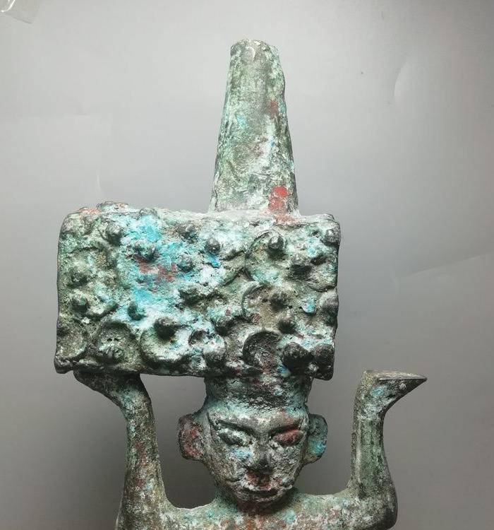 西周时期青铜灯台结构造型古朴 纹饰精美 工艺精湛图6