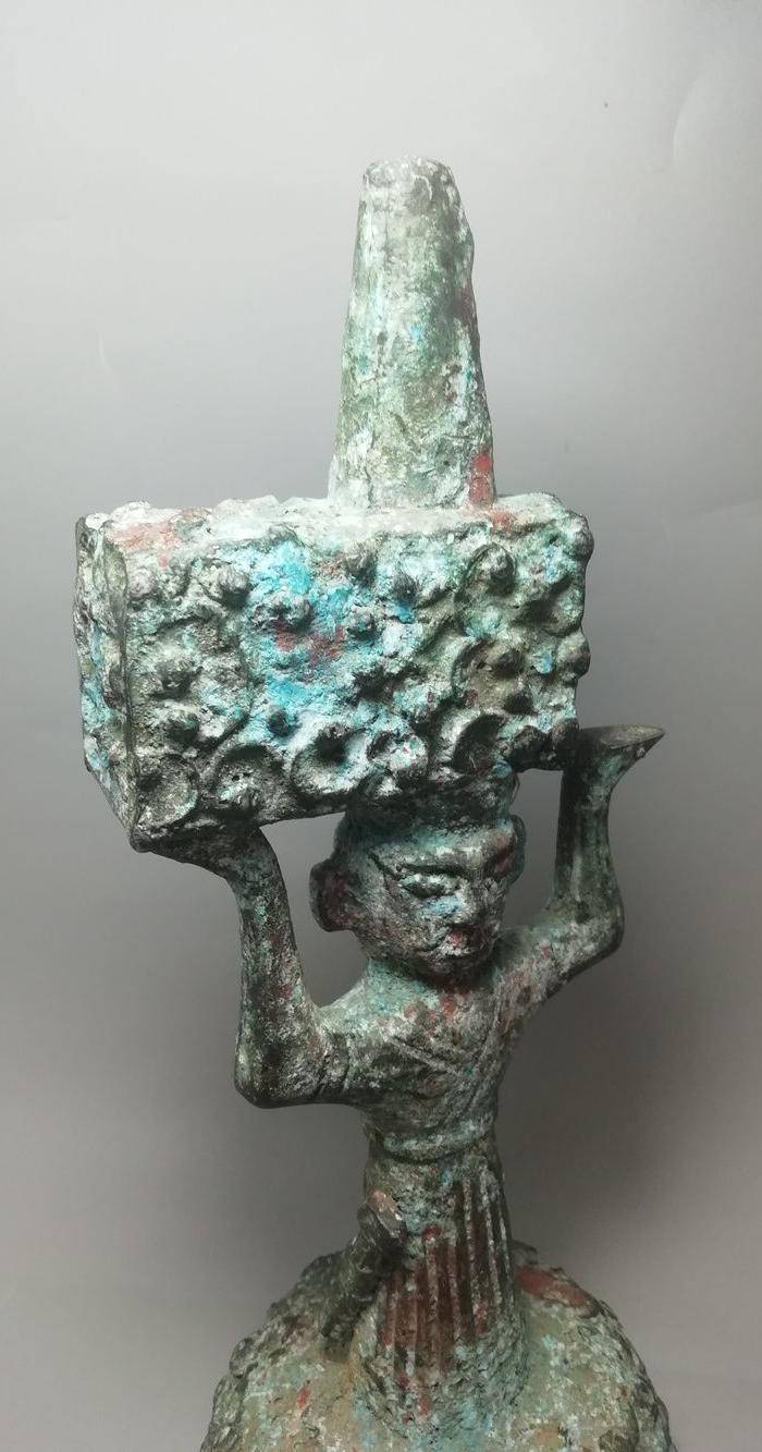 西周时期青铜灯台结构造型古朴 纹饰精美 工艺精湛图12