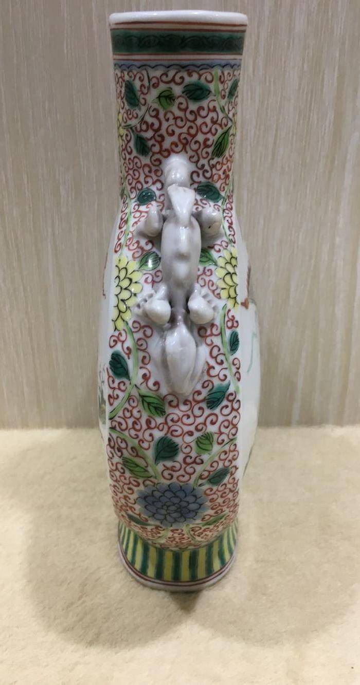 海外回流五彩抱月瓶图4