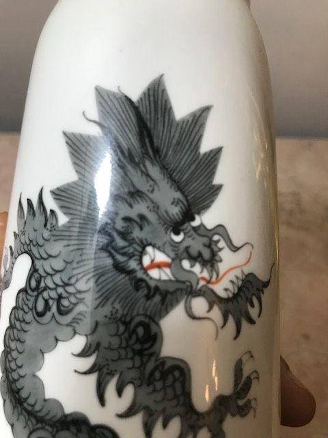 7028 德国梅森红龙系列龙纹象腿瓶图5