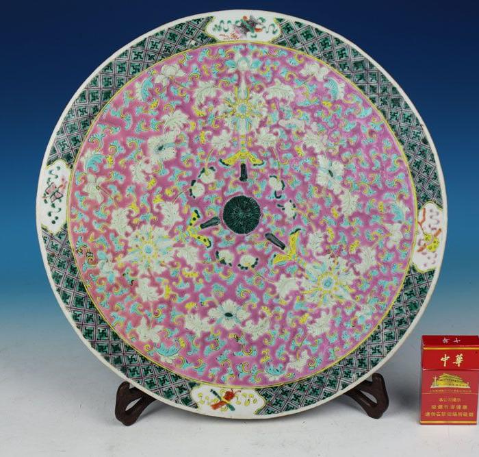 清晚期粉彩西番莲纹圆瓷板