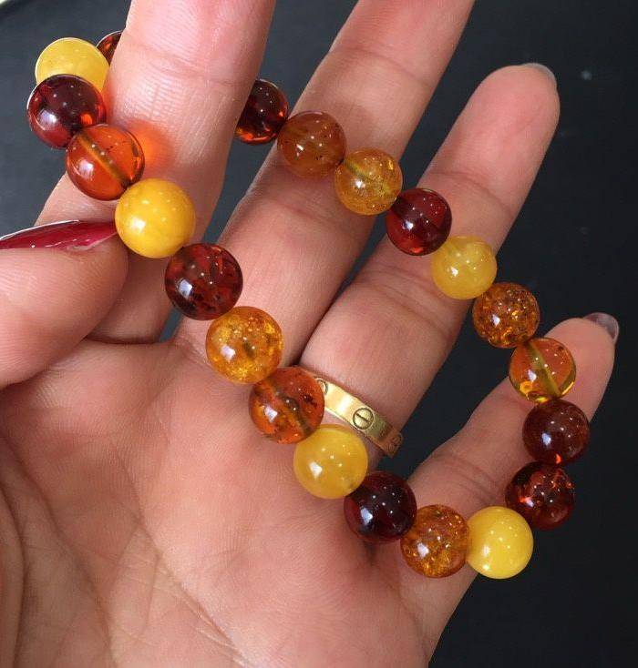8132欧洲回流小年份琥珀蜜蜡手串图8