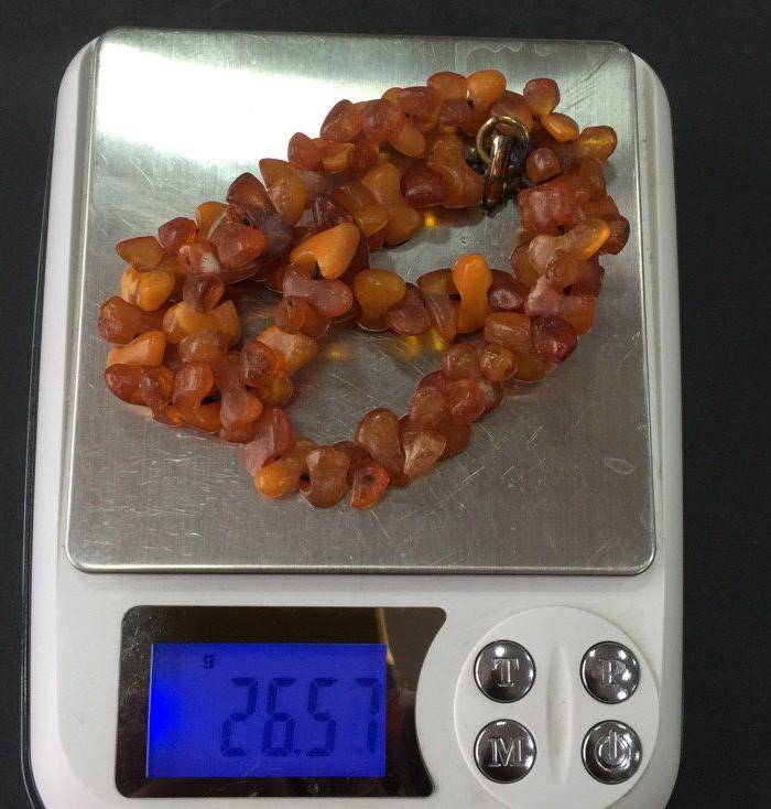 8134欧洲回流蝴蝶造型打磨老蜜蜡项链图9