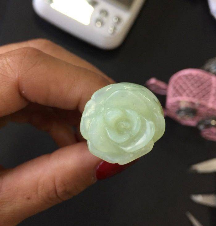 8154欧洲回流岫玉雕刻花朵戒指图3