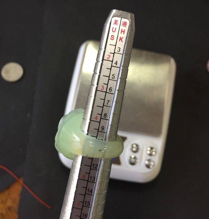 8154欧洲回流岫玉雕刻花朵戒指图11