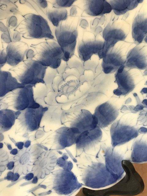 7423 清 青花稚鸡牡丹花口盘一对图5