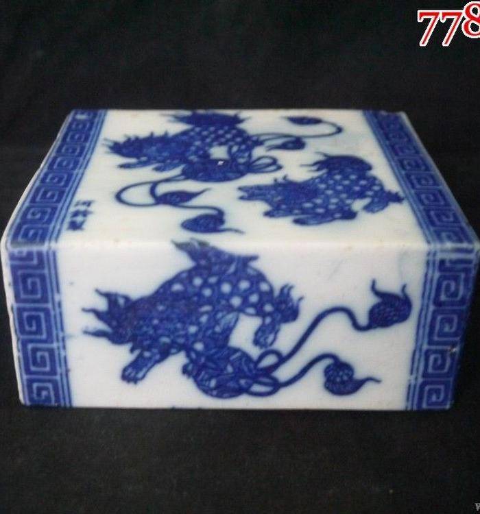 全品民国早期细路青花牡丹纹狮枕一件图2