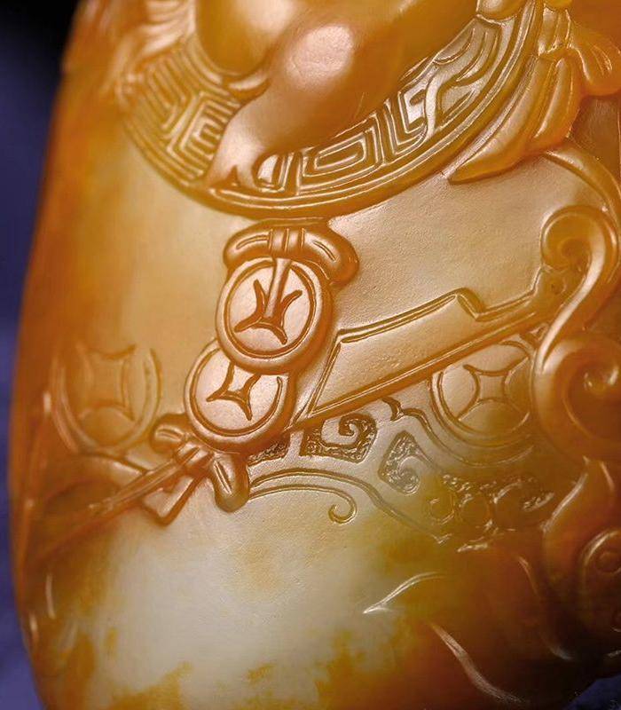 新疆和田玉 籽料财神 独籽挂件 全黄沁图3
