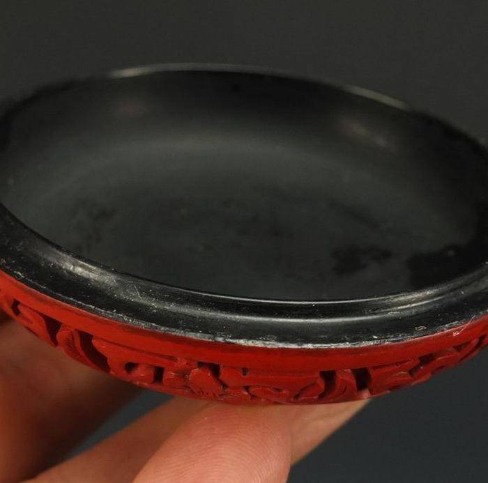 清代剔红漆器粉盒图6