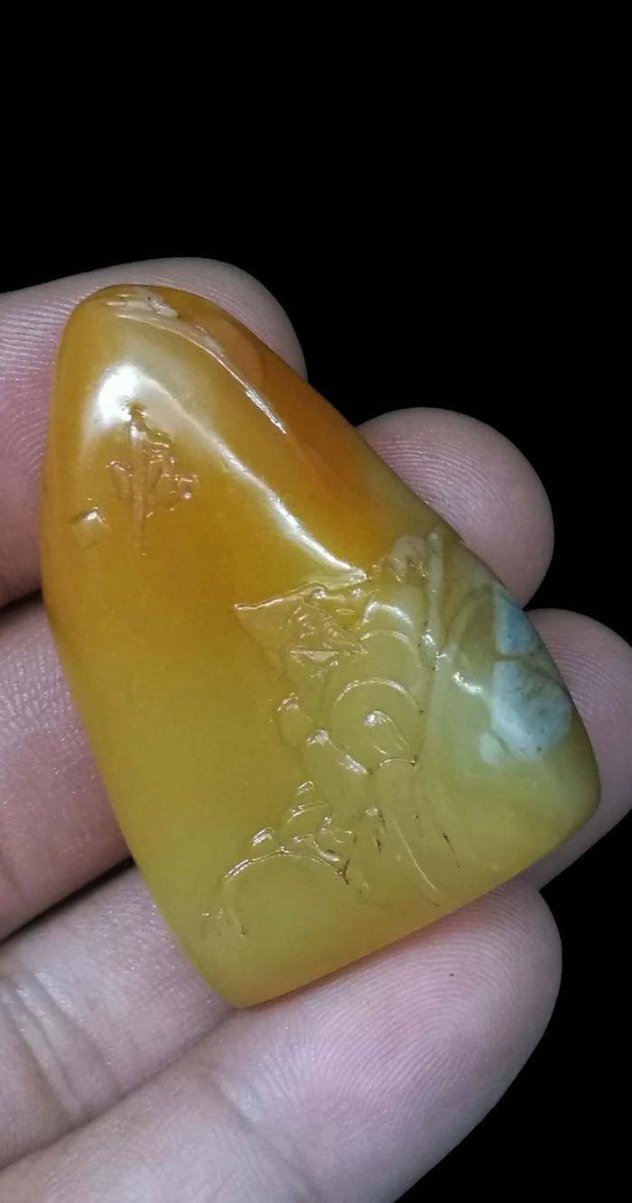 寿山石田黄石薄意浮雕摆件9 石质温润 萝卜纹隐隐可见图7