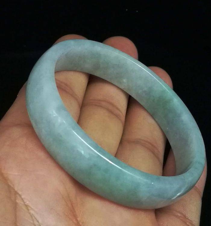缅甸冰糯种翡翠手镯图3