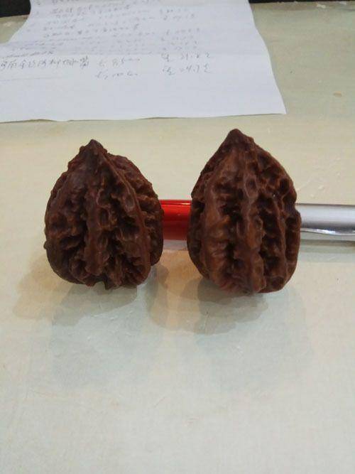 现代帽尖核桃一对图2