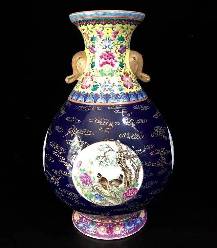 本金珐琅彩霁蓝釉描金开窗花鸟纹象耳尊瓶一对图2