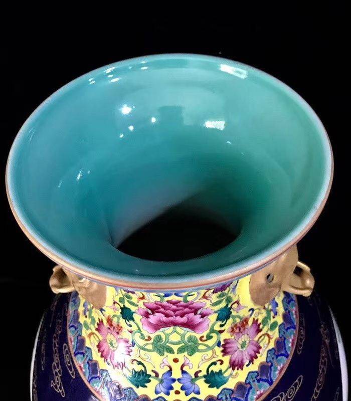 本金珐琅彩霁蓝釉描金开窗花鸟纹象耳尊瓶一对图3