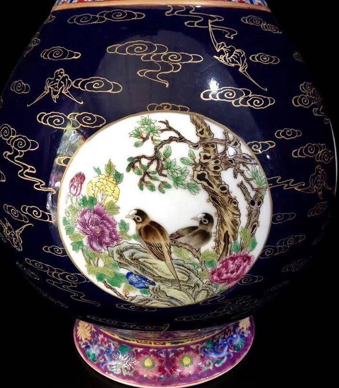 本金珐琅彩霁蓝釉描金开窗花鸟纹象耳尊瓶一对图5