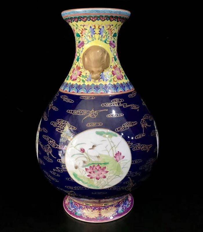 本金珐琅彩霁蓝釉描金开窗花鸟纹象耳尊瓶一对图6