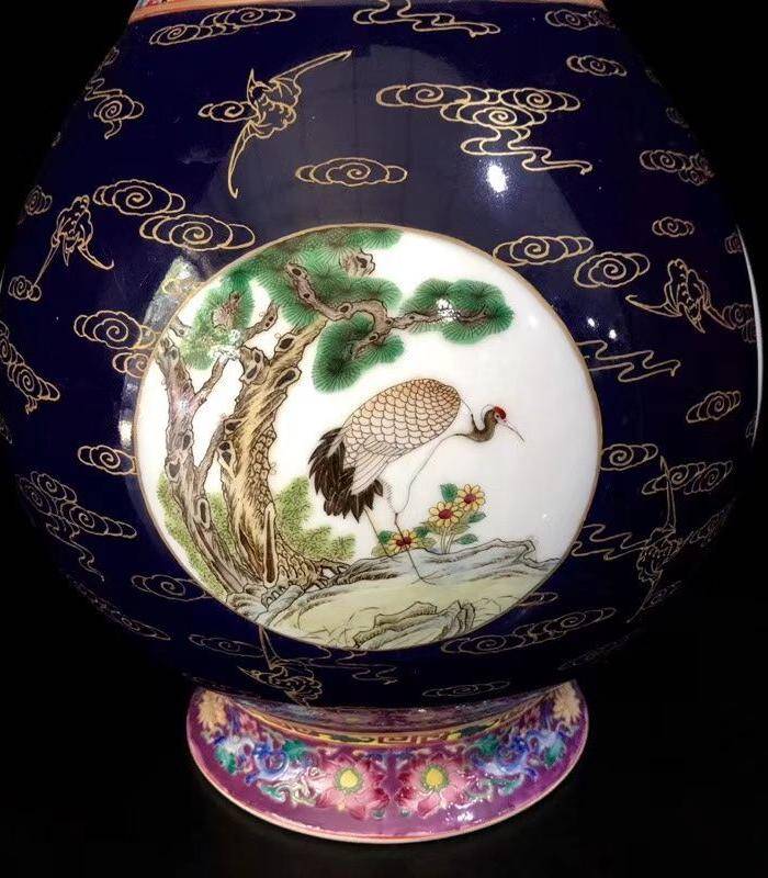 本金珐琅彩霁蓝釉描金开窗花鸟纹象耳尊瓶一对图8