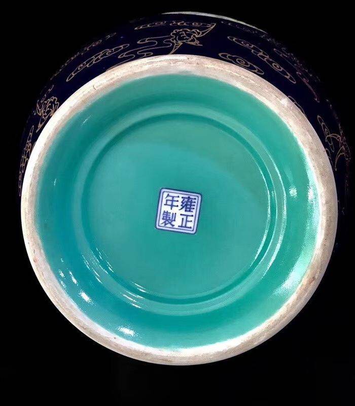 本金珐琅彩霁蓝釉描金开窗花鸟纹象耳尊瓶一对图9