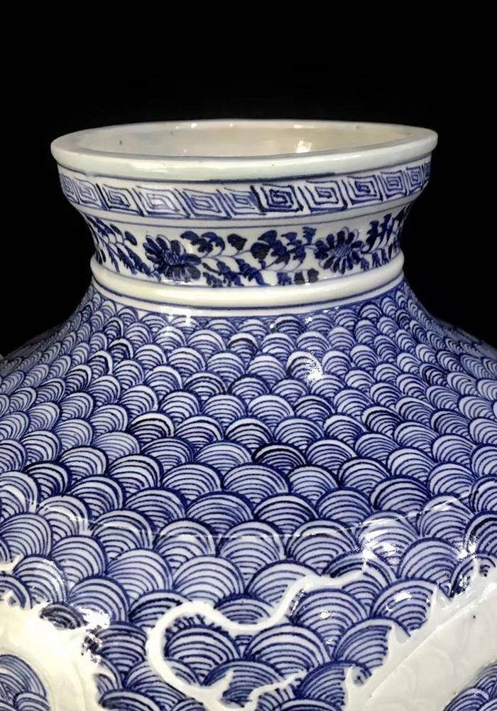 本金青花龙纹虎头罐图2