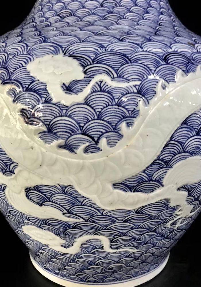 本金青花龙纹虎头罐图6