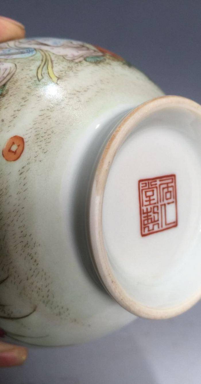 欧洲回流清粉彩人物瓶图10