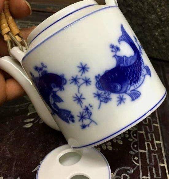 回流之欧洲定烧青花鱼纹茶壶一对图2