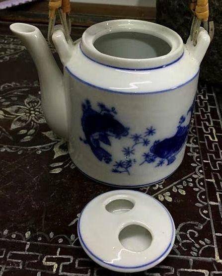 回流之欧洲定烧青花鱼纹茶壶一对图4