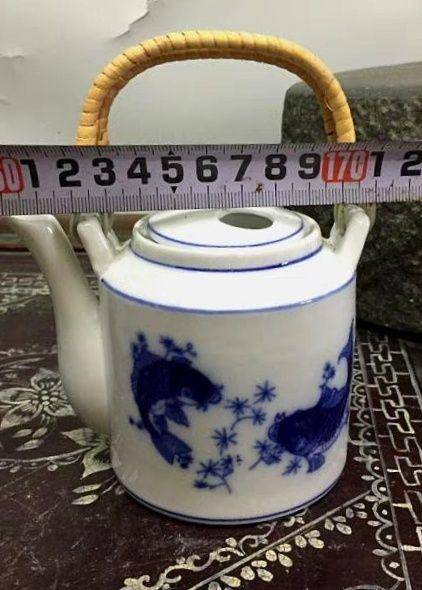 回流之欧洲定烧青花鱼纹茶壶一对图5