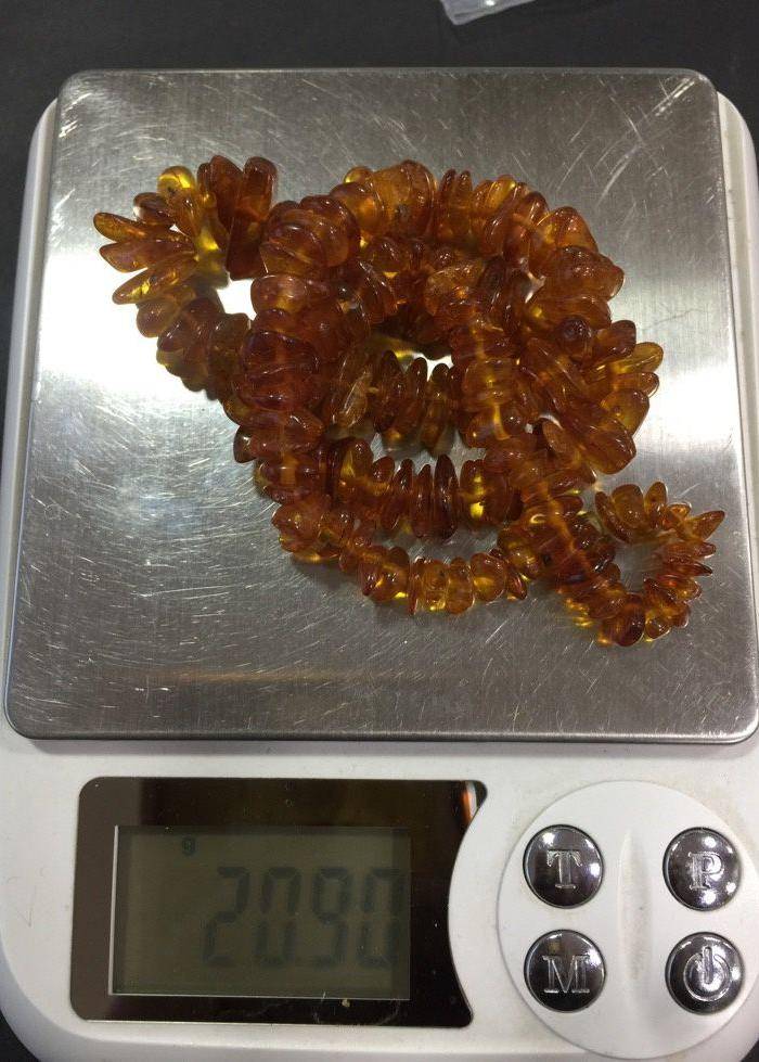8019欧洲回流随形金珀项链图11