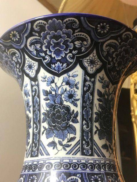 7459 欧洲回流荷兰青花牡丹敞口瓶图6