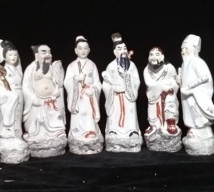 英国回流的描金八仙人物瓷塑一套图12