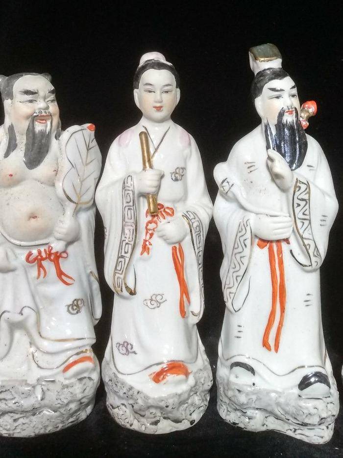 英国回流的描金八仙人物瓷塑一套图6