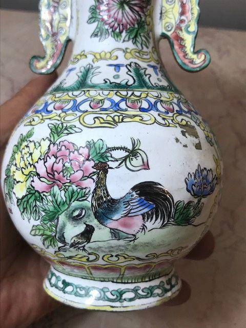 7517 铜胎画珐琅双耳瓶图5