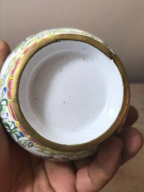 7517 铜胎画珐琅双耳瓶图7