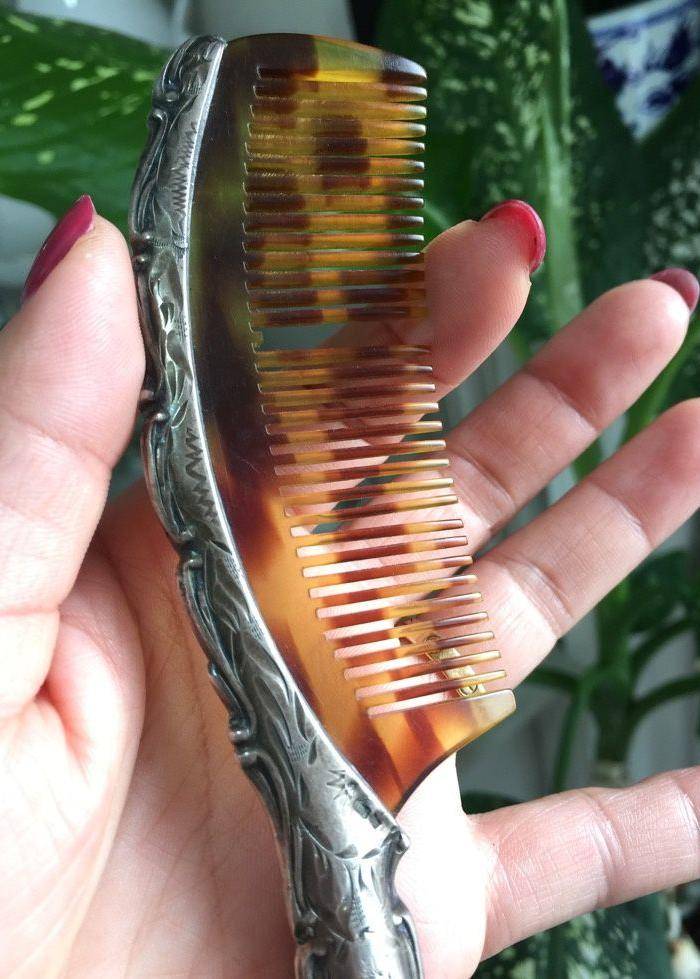 8073欧洲回流錾刻工艺银玳瑁梳子图8
