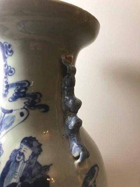 7465 欧洲回流清晚青花兽耳人物盘口瓶图8