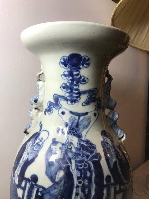 7465 欧洲回流清晚青花兽耳人物盘口瓶图9