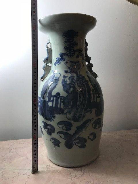 7465 欧洲回流清晚青花兽耳人物盘口瓶图11