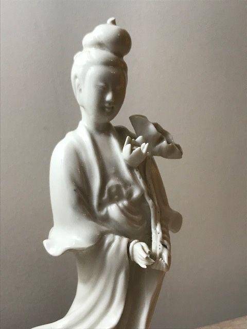 7465 欧洲回流清晚青花兽耳人物盘口瓶图2