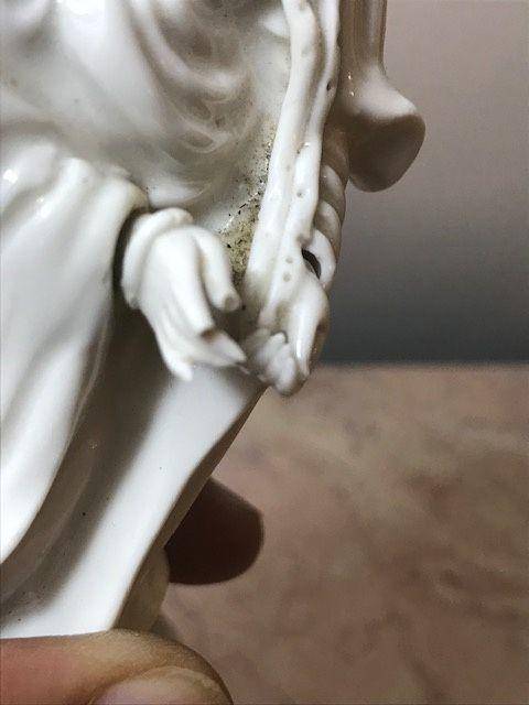 7465 欧洲回流清晚青花兽耳人物盘口瓶图5