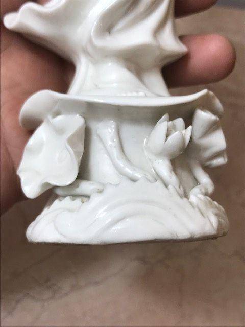 7465 欧洲回流清晚青花兽耳人物盘口瓶图7