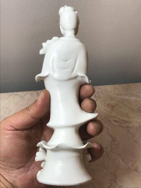 7465 欧洲回流清晚青花兽耳人物盘口瓶图8