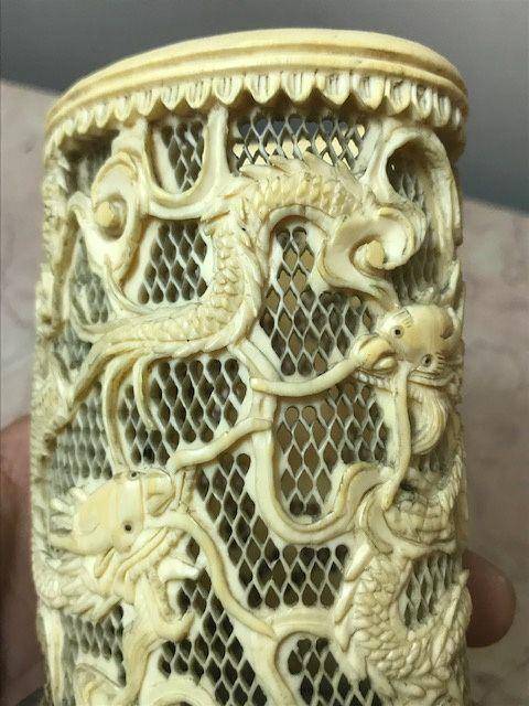 7530 欧洲回流龙纹笔筒图3