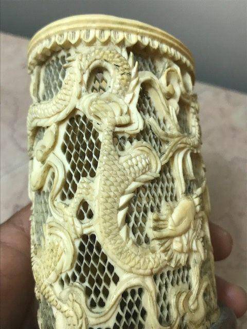 7530 欧洲回流龙纹笔筒图5