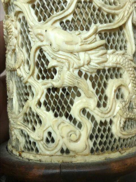 7530 欧洲回流龙纹笔筒图7