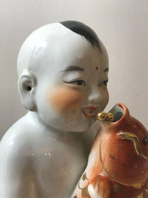7536 建国初瓷雕童子执鱼图3