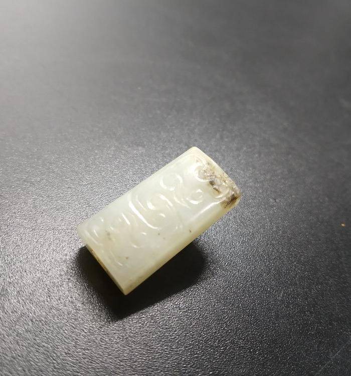 清代白玉 云纹配珠图2