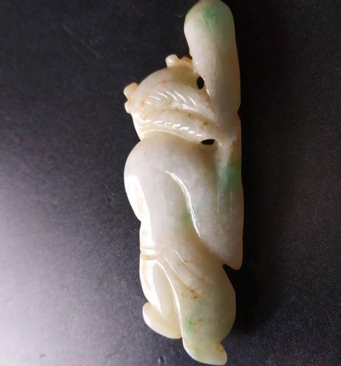 清代翡翠玉 持莲童子图4